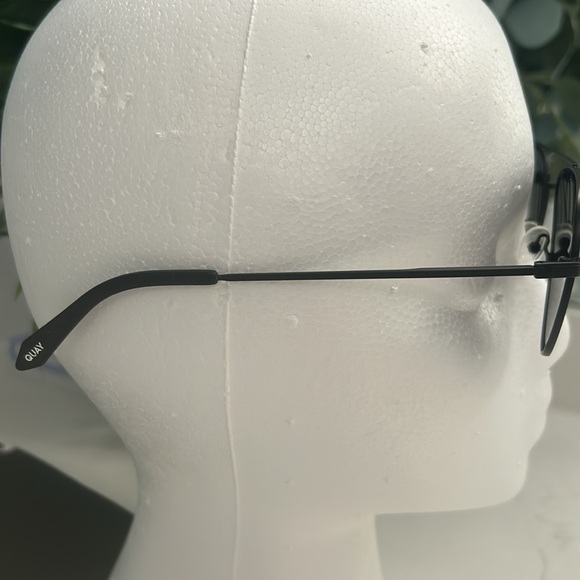 Quay Aviator Sunglasses - Picture 5 of 7